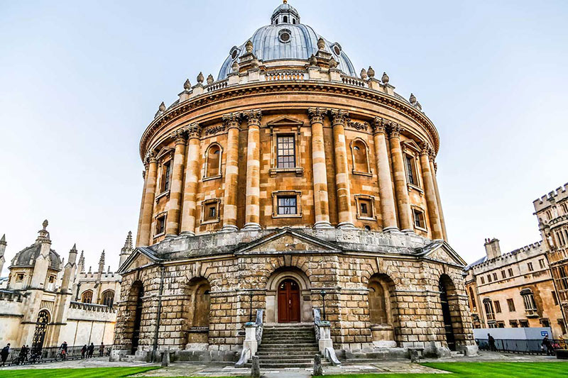 拉德克利夫照相机，是英国牛津大学的图书馆，建设於1748年 Radcliffe Camera, Oxford
